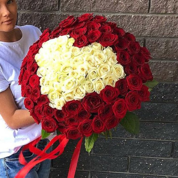 101 роза "Сердце" в Карловых Варах